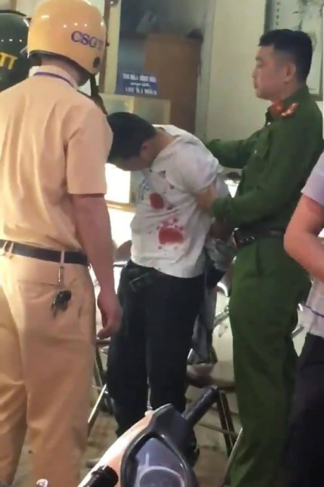 Ảnh hiện trường và clip cảnh sát bắt nghi phạm cướp tiệm vàng ở HN